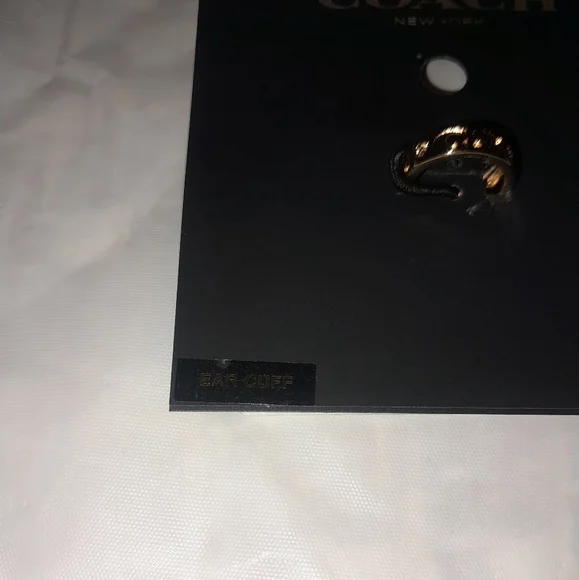 New COACH  Kissing Ear Cuff In Gold Color With Gems/Singature C (NWT) - Picture 4 of 8